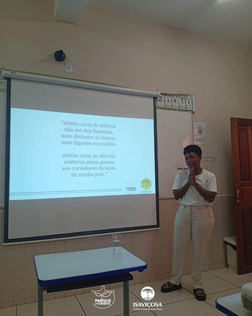 Coordenadora do Programa de Educação Ambiental do Parque faz palestra para estudantes da E.E. José Lourenço de Freitas