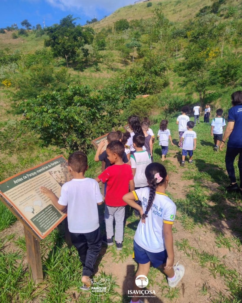 Dia da Terra: alunos do CMEDJAF fazem trilha e iniciam campanha sobre resíduos sólidos