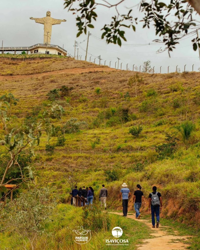 Estudantes da UFV visitam Parque do Cristo para conhecer técnicas ecológicas de manejo e conservação de solo e água