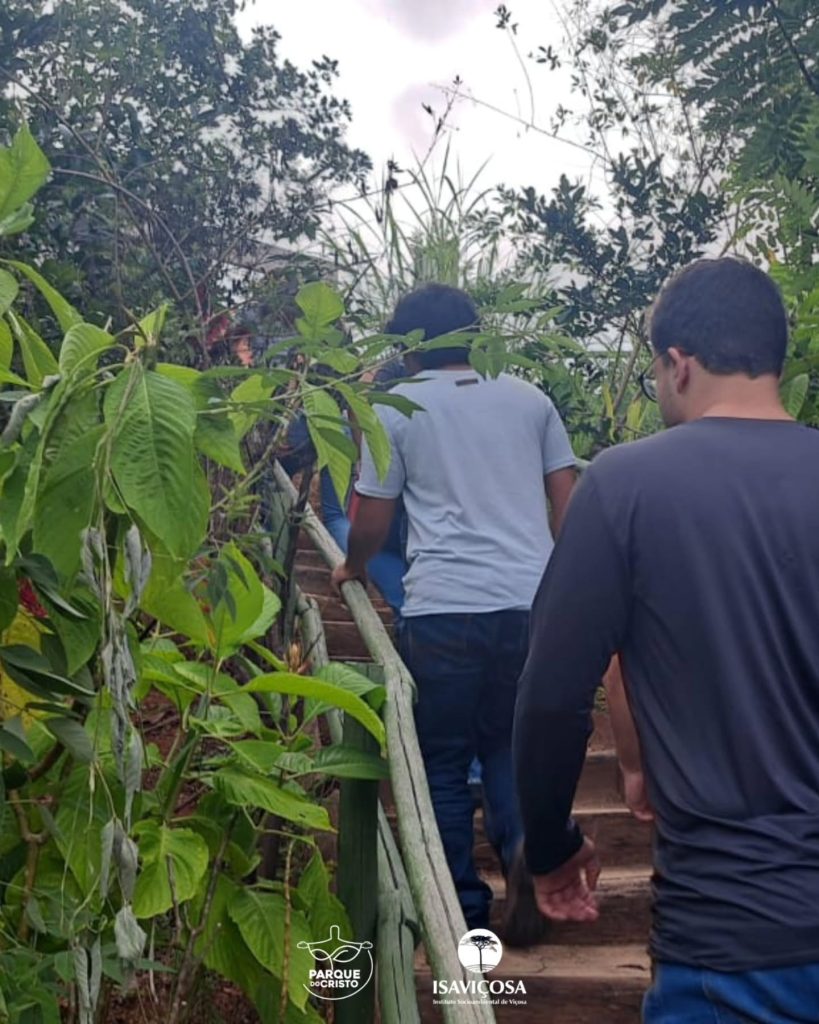 Estudantes de Agronomia da UFV têm aula de campo sobre conservação de solo e água no Parque
