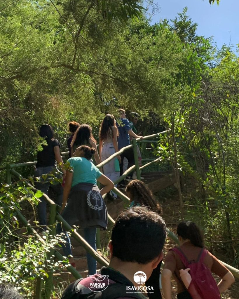 Estudantes de Ciências Biológicas da UFV visitam o Parque do Cristo