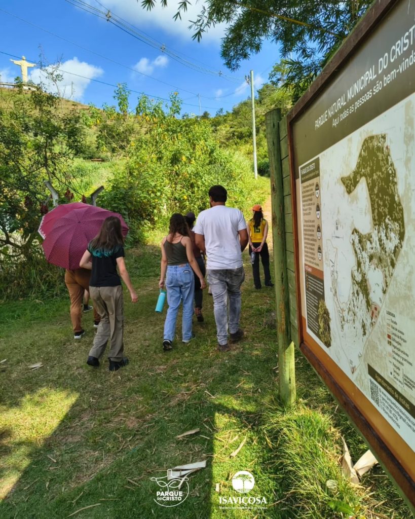 Licenciandos em Ciências Biológicas da UFV conhecem a implementação do Parque do Cristo