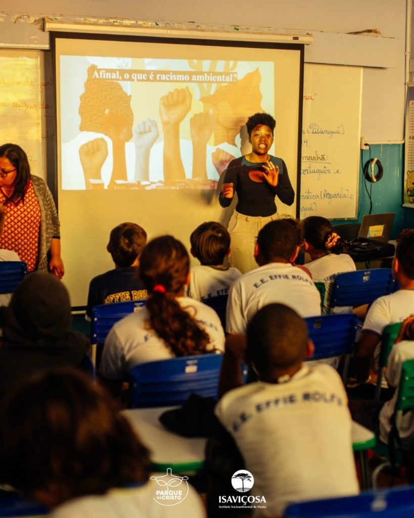 Parque do Cristo realiza palestra sobre racismo ambiental na E.E. Effie Rolfs
