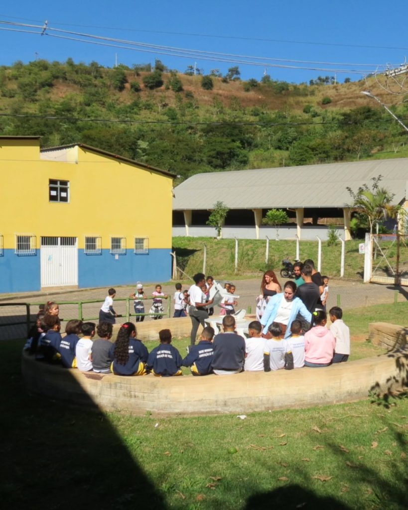 Semana do Meio Ambiente 2026 leva mais de 100 crianças ao Parque do Cristo para conhecer anfíbios e répteis