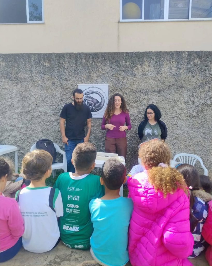 Semana do Meio Ambiente 2026 leva mais de 100 crianças ao Parque do Cristo para conhecer anfíbios e répteis